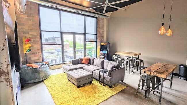 property at 401 W Shoreline Dr