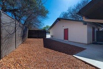 2704 Catalina Dr in Austin, TX - Building Photo - Building Photo