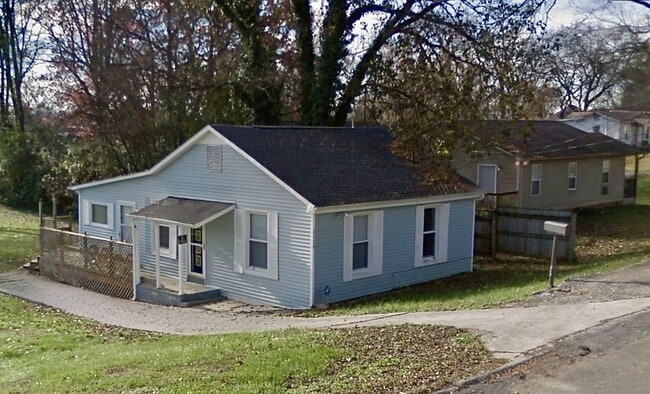 2110 Brown Ave in Knoxville, TN - Foto de edificio - Building Photo