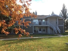 1896 111A St NW in Edmonton, AB - Building Photo