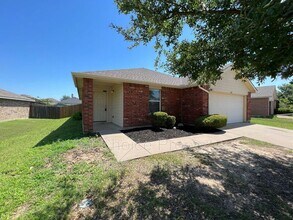 4888 Parkview Hills Ln in Fort Worth, TX - Building Photo - Building Photo