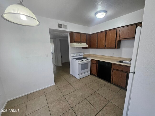 property at 2801 E Monte Cristo Ave