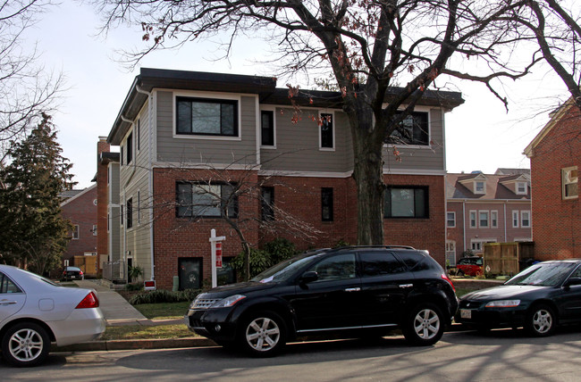 Stuart in Arlington, VA - Foto de edificio - Building Photo