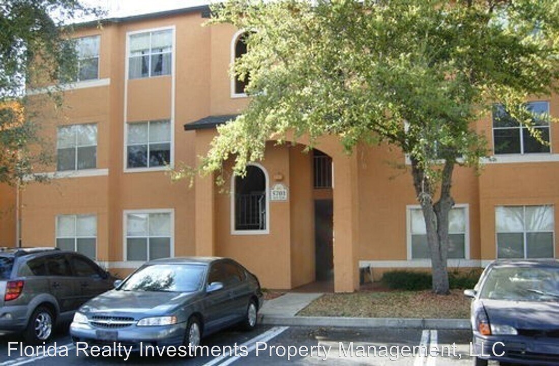 5785 Gatlin Ave-Unit -Unit 715 in Orlando, FL - Building Photo
