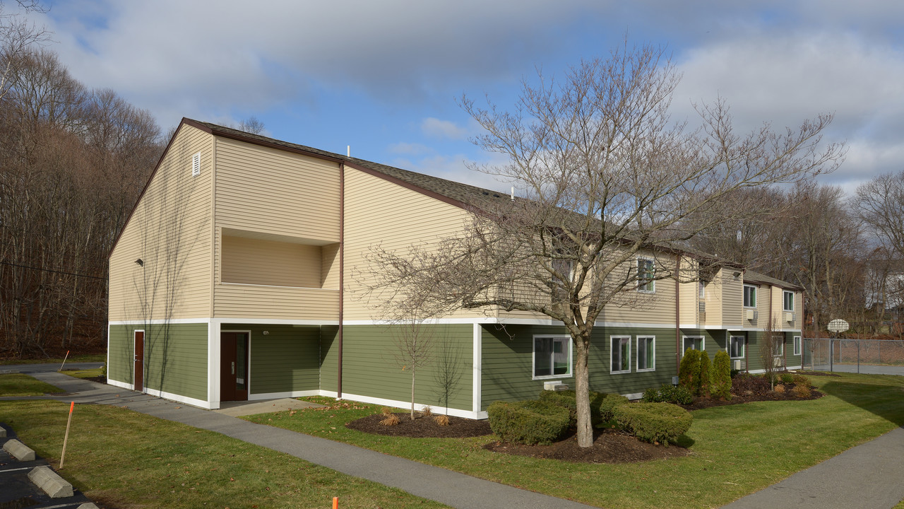 Echo Valley Apartments in West Warwick, RI - Building Photo