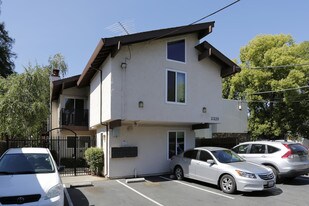Burgundywood - I Street Apartments in Sacramento, CA - Building Photo
