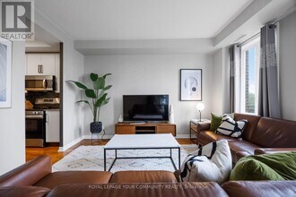 245-245 Dalesford Rd in Toronto, ON - Building Photo - Building Photo