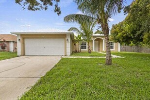 2134 SW Savage Blvd in Port St. Lucie, FL - Building Photo