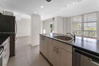 910 West Ave, Unit 613 in Miami Beach, FL - Building Photo - Building Photo