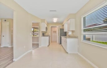 520 S Perry St in Lawrenceville, GA - Foto de edificio - Building Photo