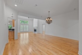 2021 Hillbrook Cir in Auburn, AL - Foto de edificio - Building Photo