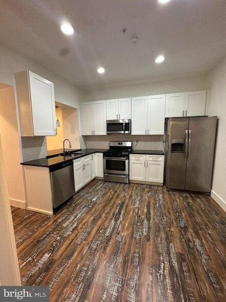 property at 2206 N Front St