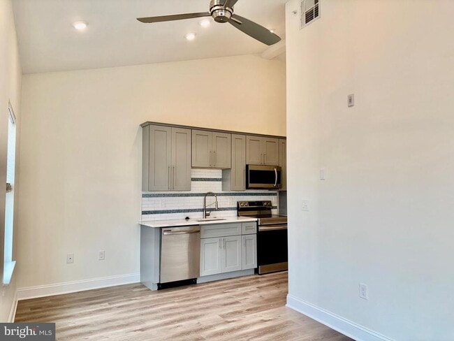 6601 Ridge Ave in Philadelphia, PA - Building Photo - Building Photo