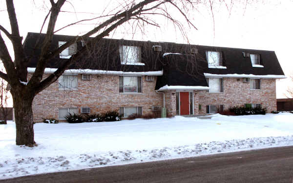 Holiday Garden Apartments in Joliet, IL - Building Photo