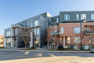 670-680 Bord du Lac Rd in Dorval, QC - Building Photo - Building Photo