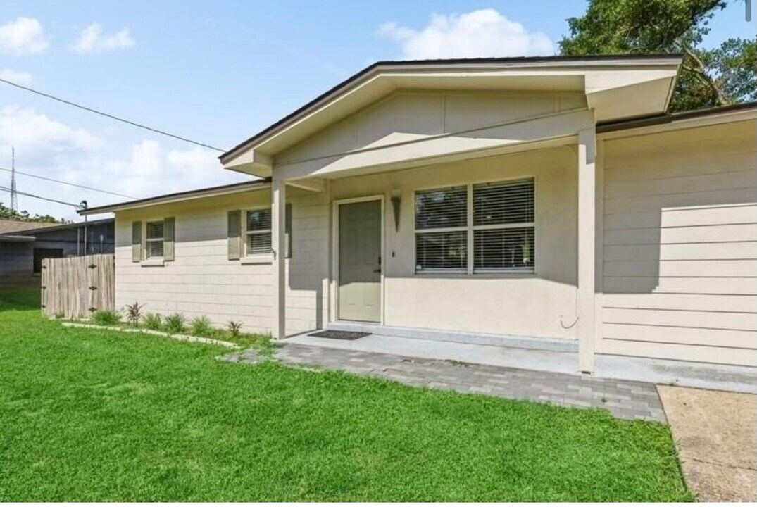 111 Cowrie Ave SW in Fort Walton Beach, FL - Building Photo