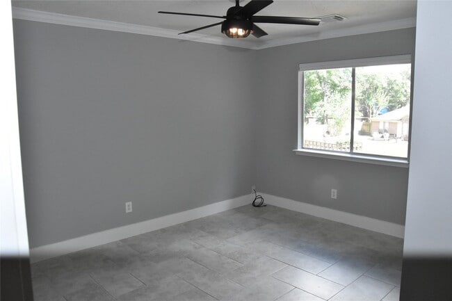 property at 1623 Stonehaven Village Cir