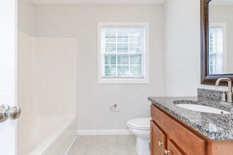7 Merrimac Way in Tyngsboro, MA - Building Photo - Building Photo