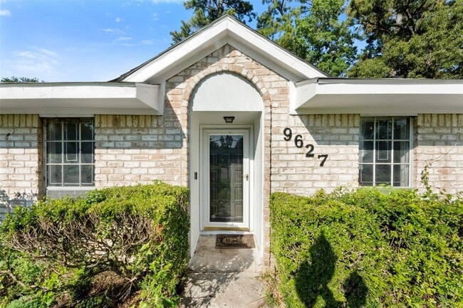 property at 9627 Glenwood Forest Dr