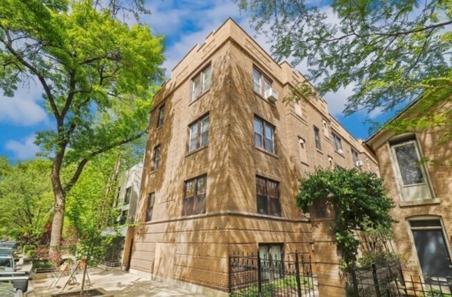 1931 N Howe St in Chicago, IL - Building Photo - Building Photo
