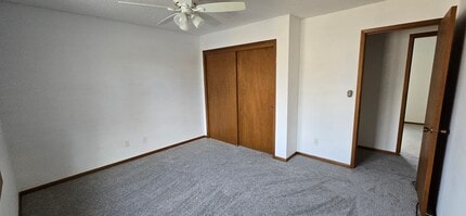 4527 51st St, Unit Duplex 4527 51st St. in Des Moines, IA - Foto de edificio - Building Photo