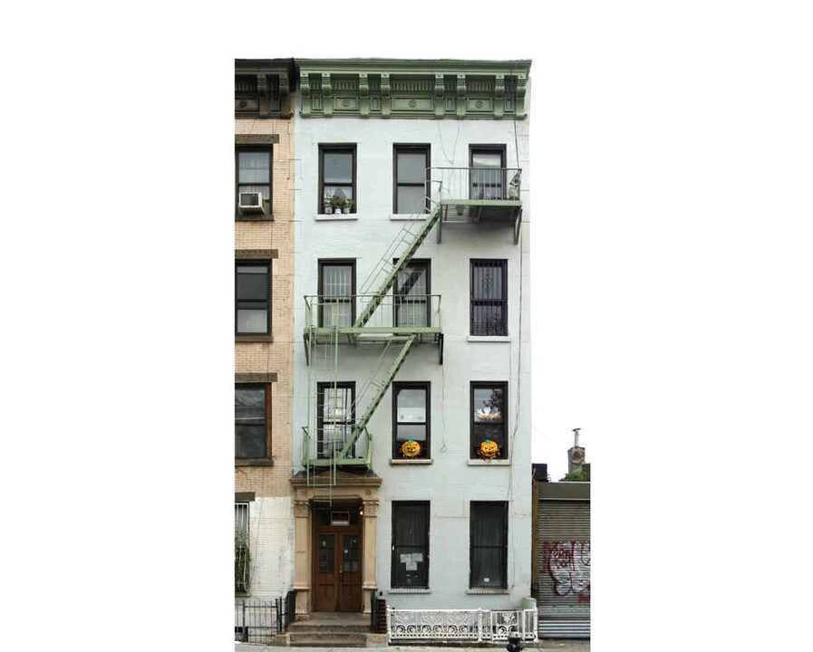 171 E 115th St in New York, NY - Building Photo