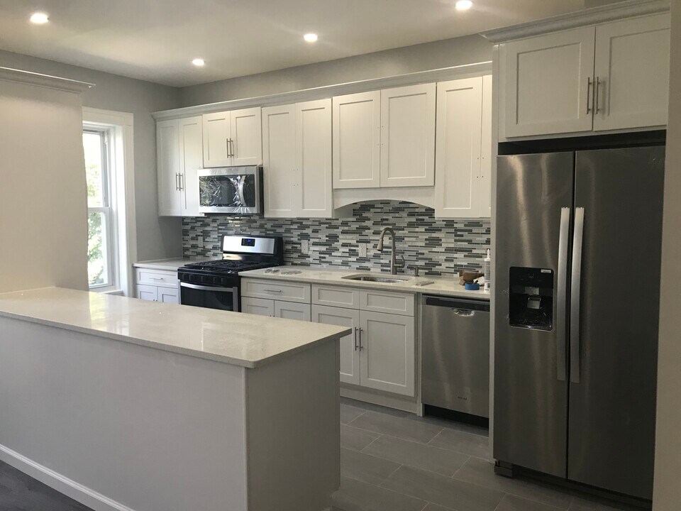 6433 68th Ave in Ridgewood, NY - Building Photo