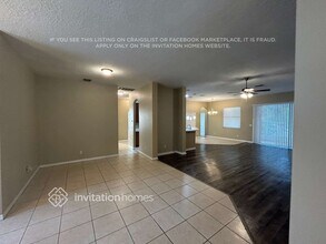 1922 Raven Manor Dr in Dover, FL - Foto de edificio - Building Photo