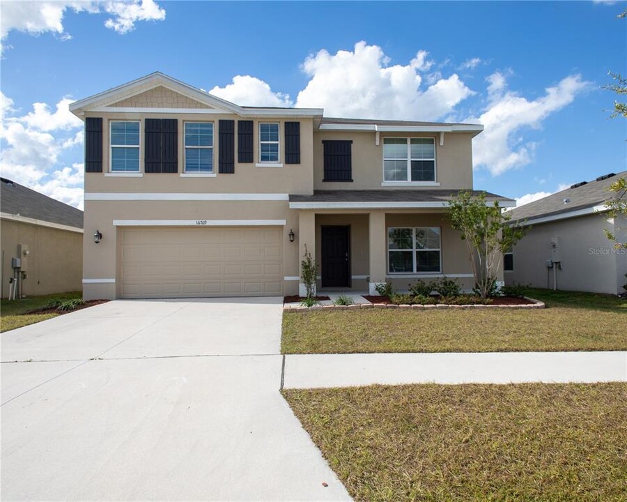 16769 Parker River St in Wimauma, FL - Foto de edificio
