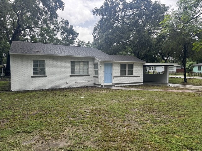 property at 1502 E Shadowlawn Ave