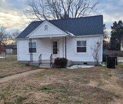 1407 Whitsett St in Burlington, NC - Building Photo