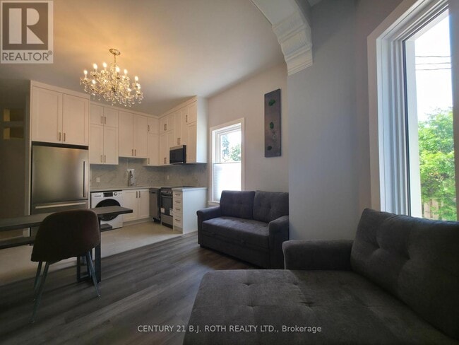 property at 82-82 Albert St N
