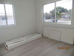 7435 SW 22nd St in Miami, FL - Building Photo - Building Photo