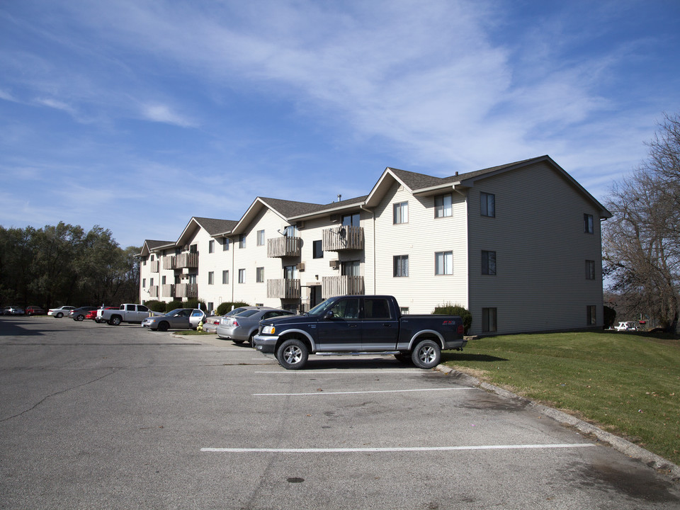 Cypress 2 (Maple Leaf) in Des Moines, IA - Building Photo