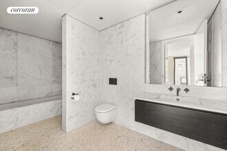 16 W 40th St in New York, NY - Building Photo - Building Photo