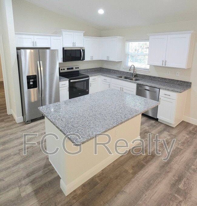 10663 N Adler Dr in Citrus Springs, FL - Building Photo - Building Photo