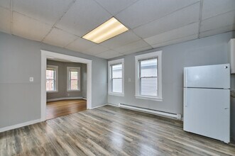 39 Salem St, Unit 2L in Salem, MA - Building Photo - Building Photo