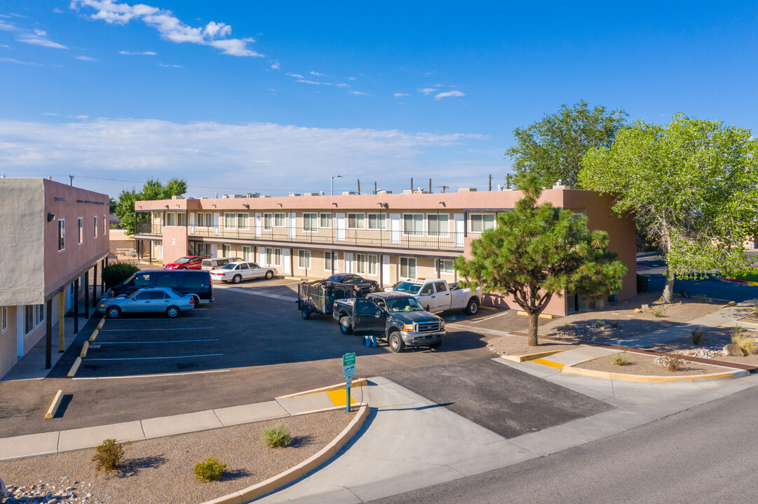 Corona Del Sol Apartments in Albuquerque, NM - Foto de edificio