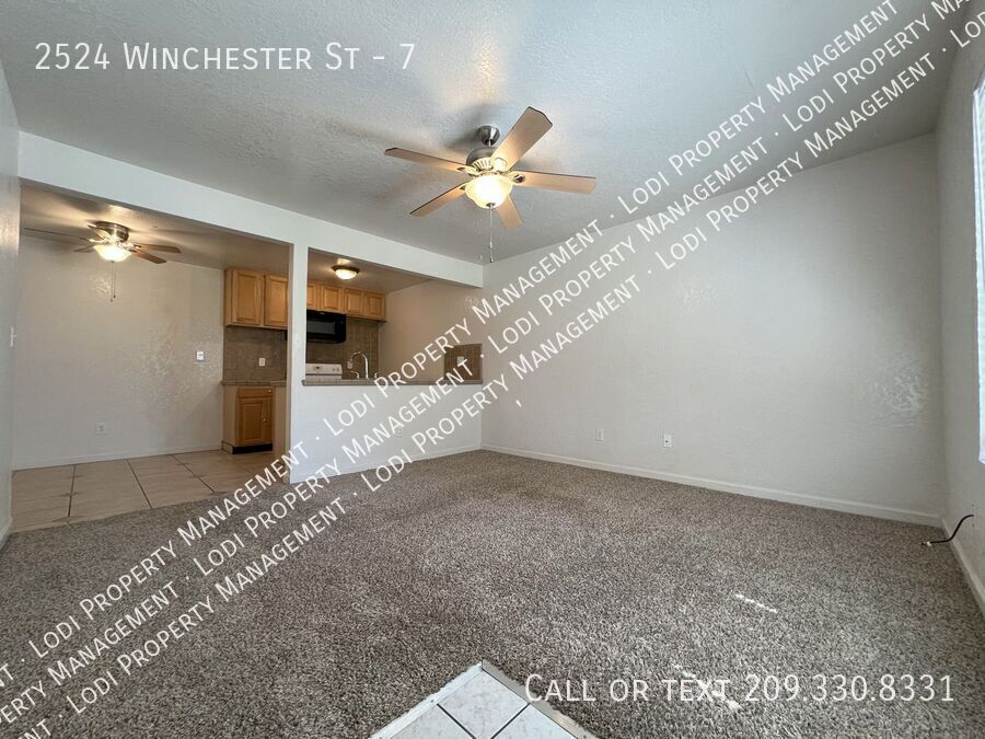 2524 Winchester Dr in Lodi, CA - Foto de edificio