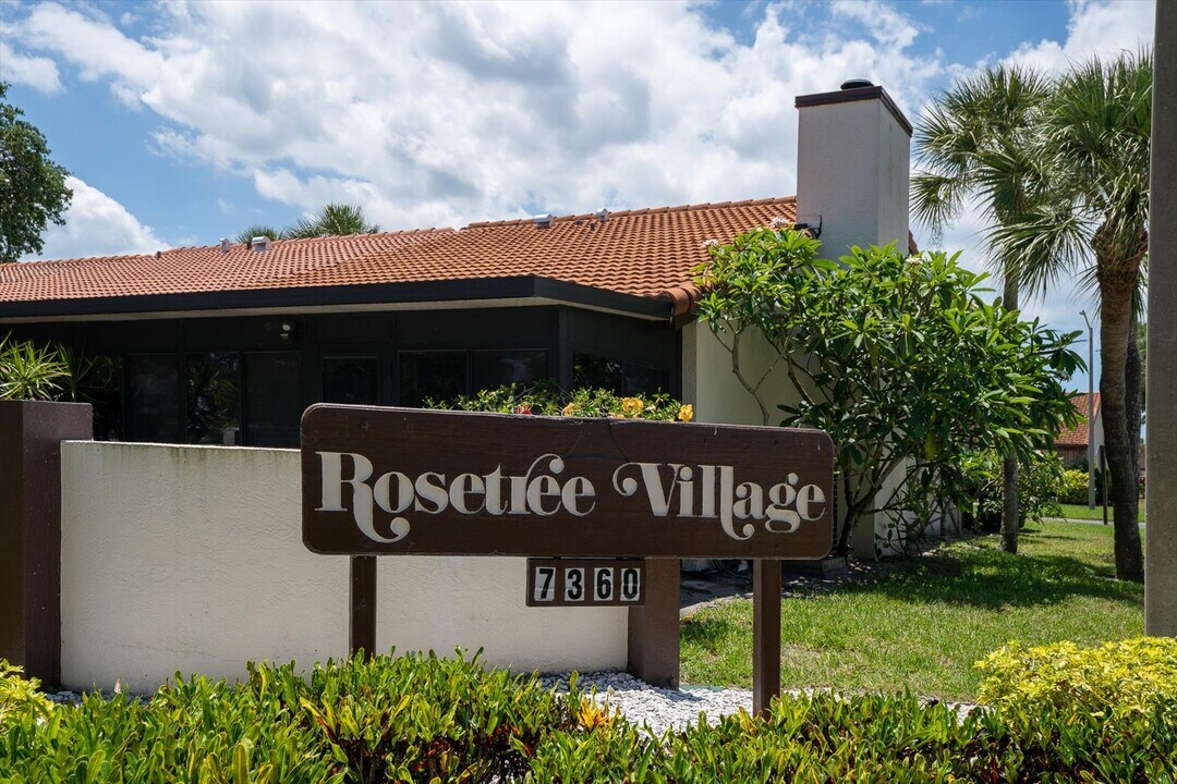 7360 Ulmerton Rd, Unit 17D in Largo, FL - Foto de edificio