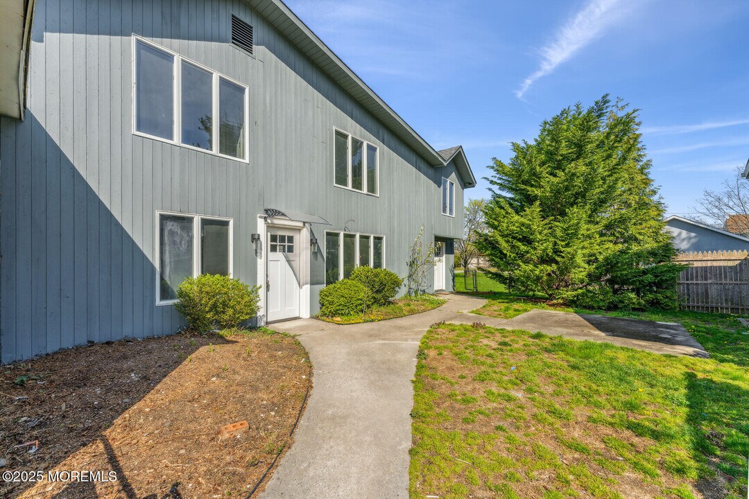 94 Monmouth Rd in Ocean Township, NJ - Building Photo