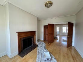 18 Agassiz St, Unit 4 Apartamentos