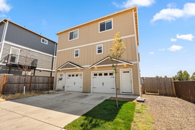 7837 Jacqueline Way in White City, OR - Building Photo - Building Photo