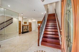 2005 Nantucket Dr in Houston, TX - Building Photo - Building Photo