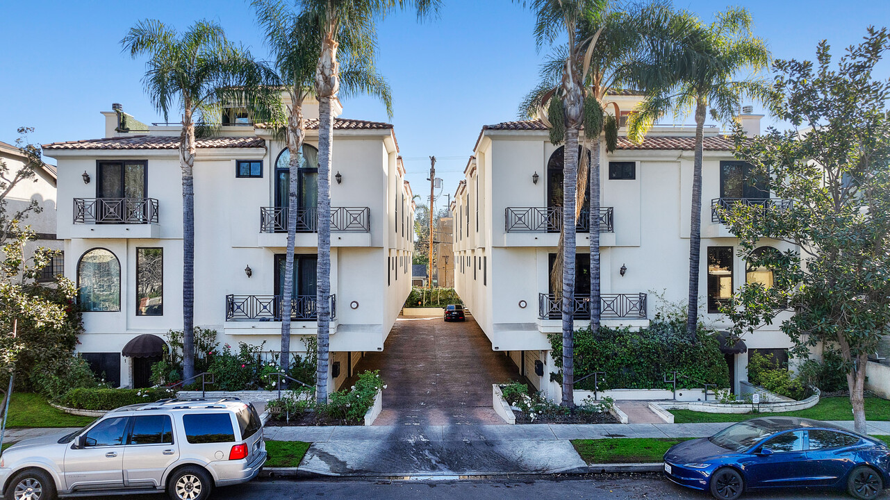 4328 Gentry Ave in Los Angeles, CA - Building Photo