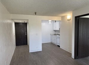 363 E Gilbert St in San Bernardino, CA - Foto de edificio - Building Photo