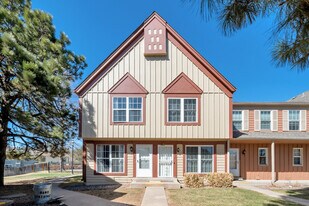 14252 E Hawaii Cir in Aurora, CO - Building Photo