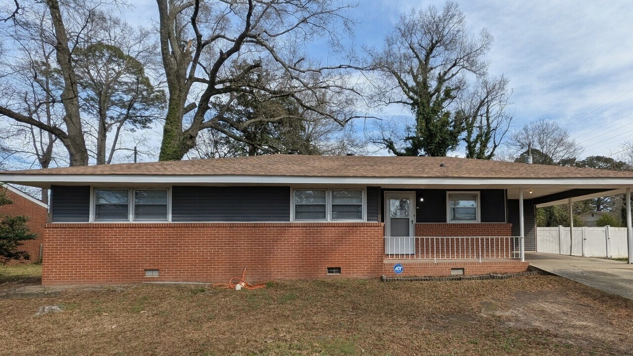 800 N Briarcliff Rd in Warner Robins, GA - Building Photo