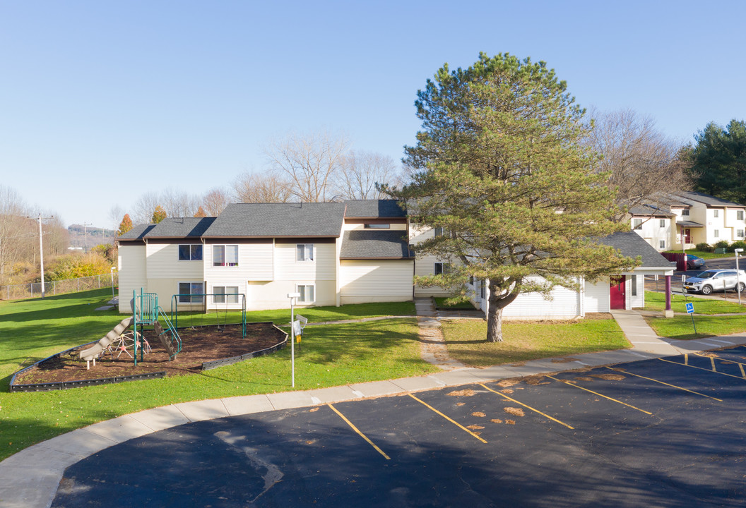 Northcliffe Apartments in Cortland, NY - Foto de edificio