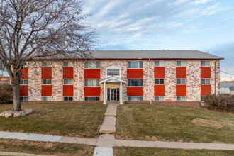 Williamsburg Apartments in Omaha, NE - Building Photo - Building Photo